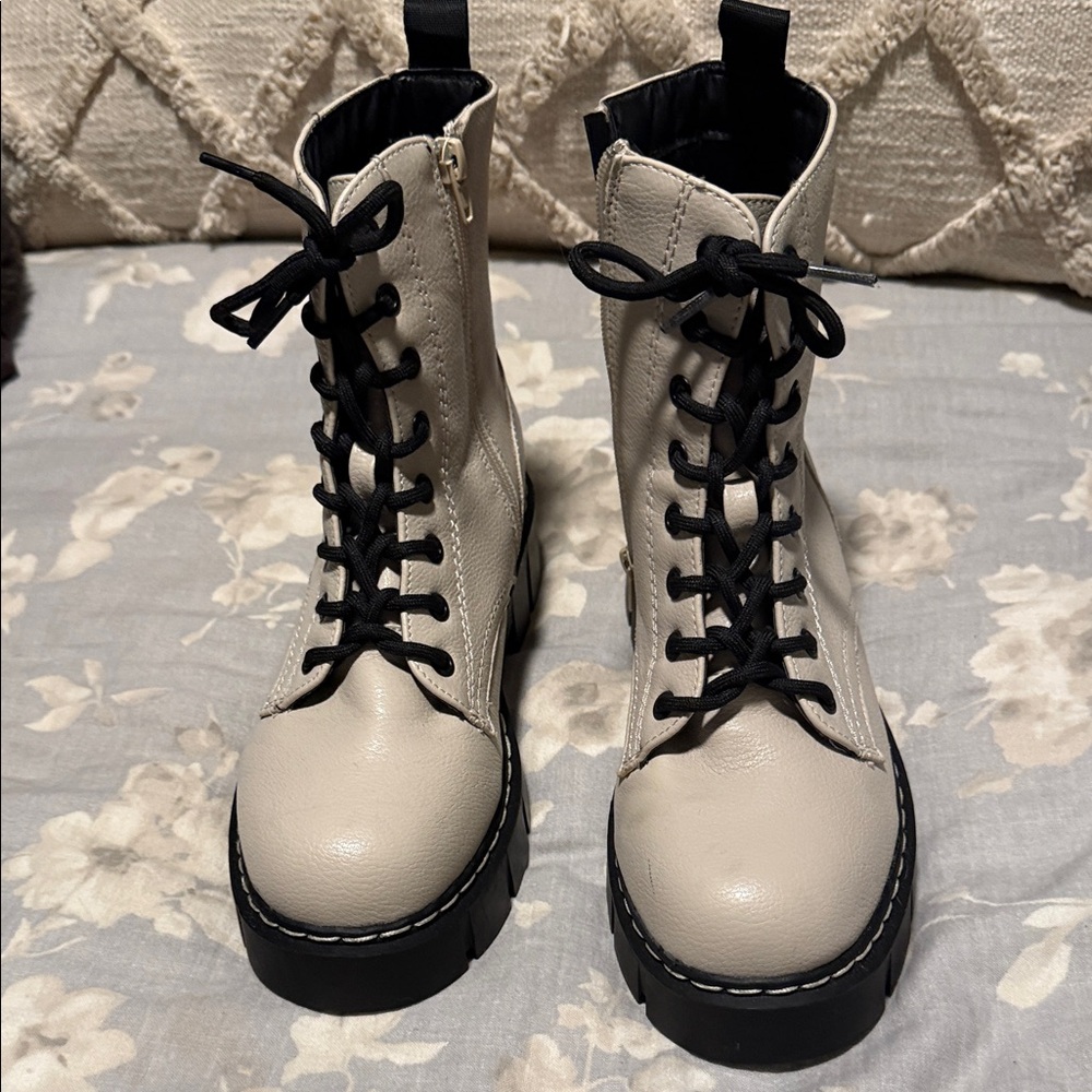 UNIONBAY Women's Cream Lace-Up Combat Boots
